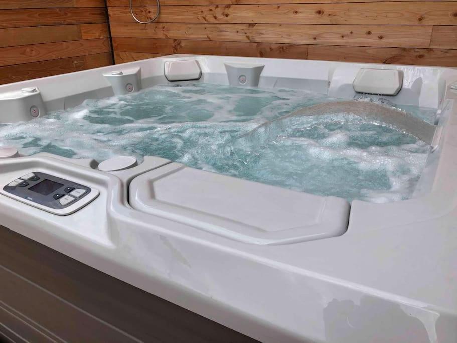 Loft Privatise Avec Spa Xxl Et Piscine Chauffee Bruz Εξωτερικό φωτογραφία