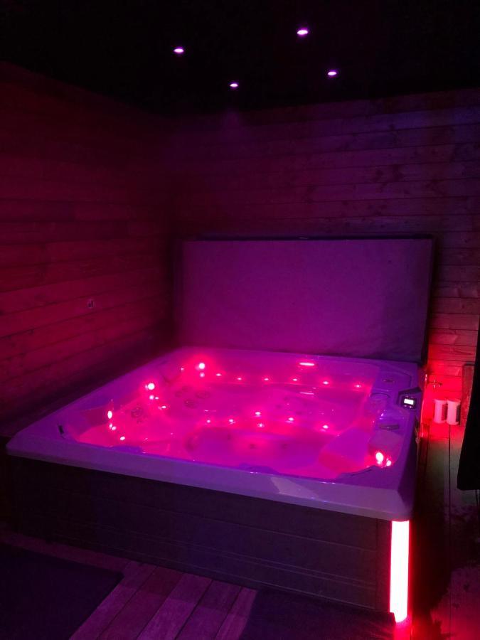 Loft Privatise Avec Spa Xxl Et Piscine Chauffee Bruz Εξωτερικό φωτογραφία